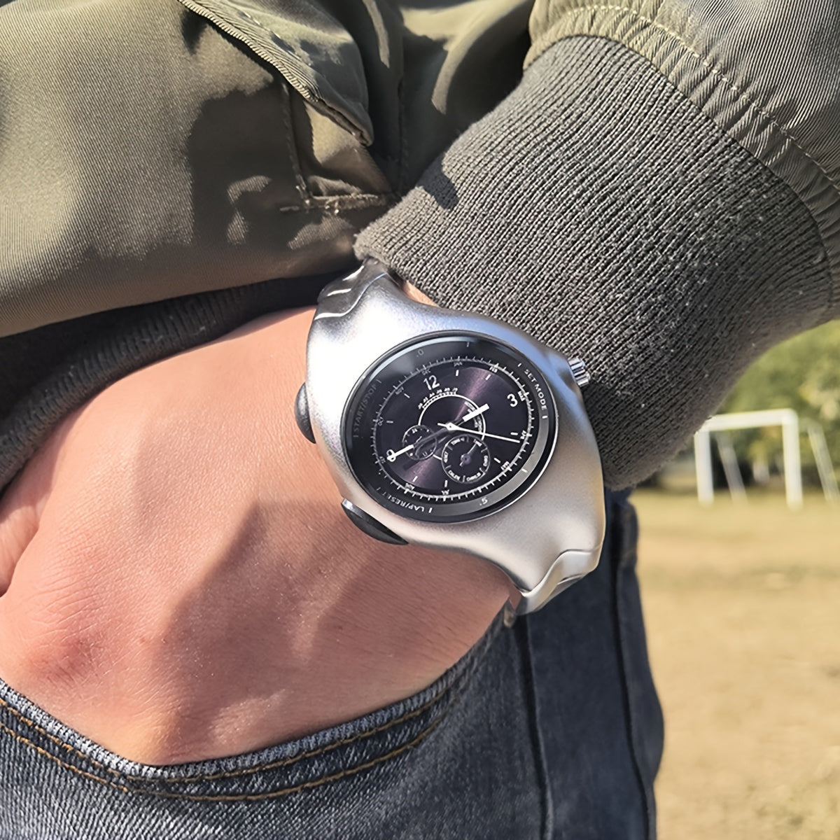 A Uniquely Shaped Y2K Original Men'S Watch, a Non-Mechanical Timepiece with a Twisted Retro Fashion, Vintage High-End, Niche Quartz Wristwatch.