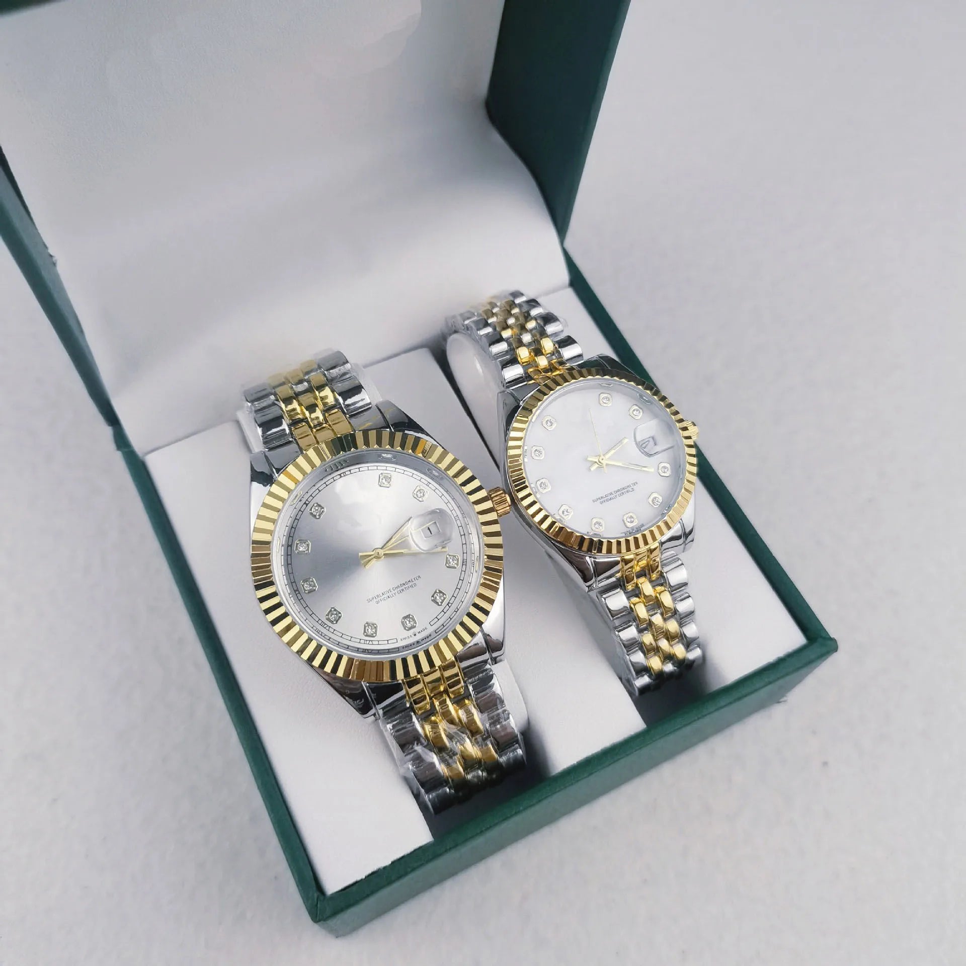 Luxury Couple Watch with Luminous Pointer Dial Display Fully Automatic Solid Steel Ring Stainless Steel Material Hot Selling Box