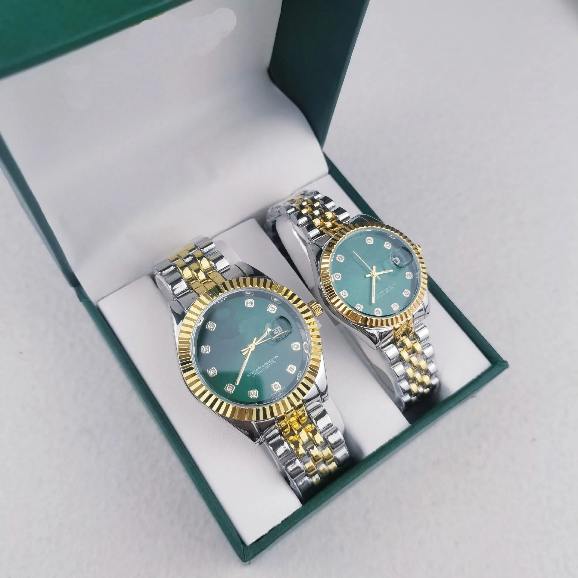 Luxury Couple Watch with Luminous Pointer Dial Display Fully Automatic Solid Steel Ring Stainless Steel Material Hot Selling Box