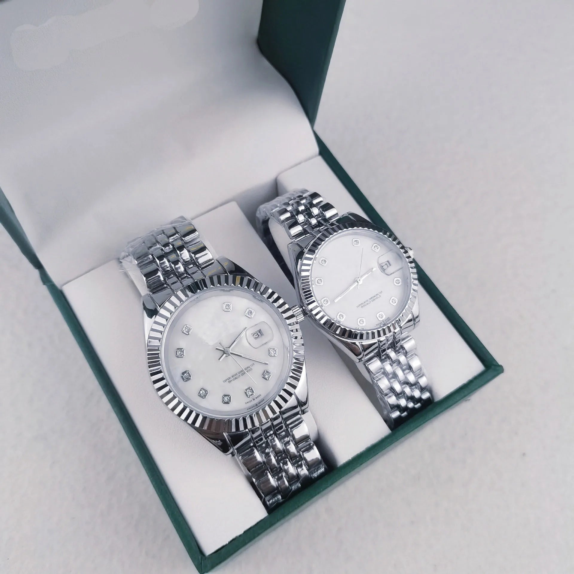 Luxury Couple Watch with Luminous Pointer Dial Display Fully Automatic Solid Steel Ring Stainless Steel Material Hot Selling Box