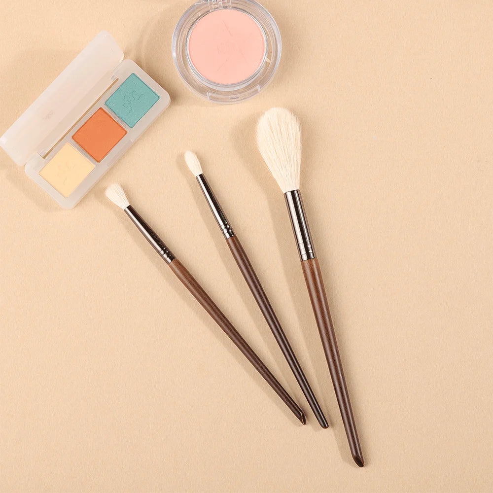BETHY BEAUTY  Smudge Makeup brushes 3PCS Natural Goat Hair Eyeshadow Detail  and Highlight Blending Beauty Cosmetic Brushes