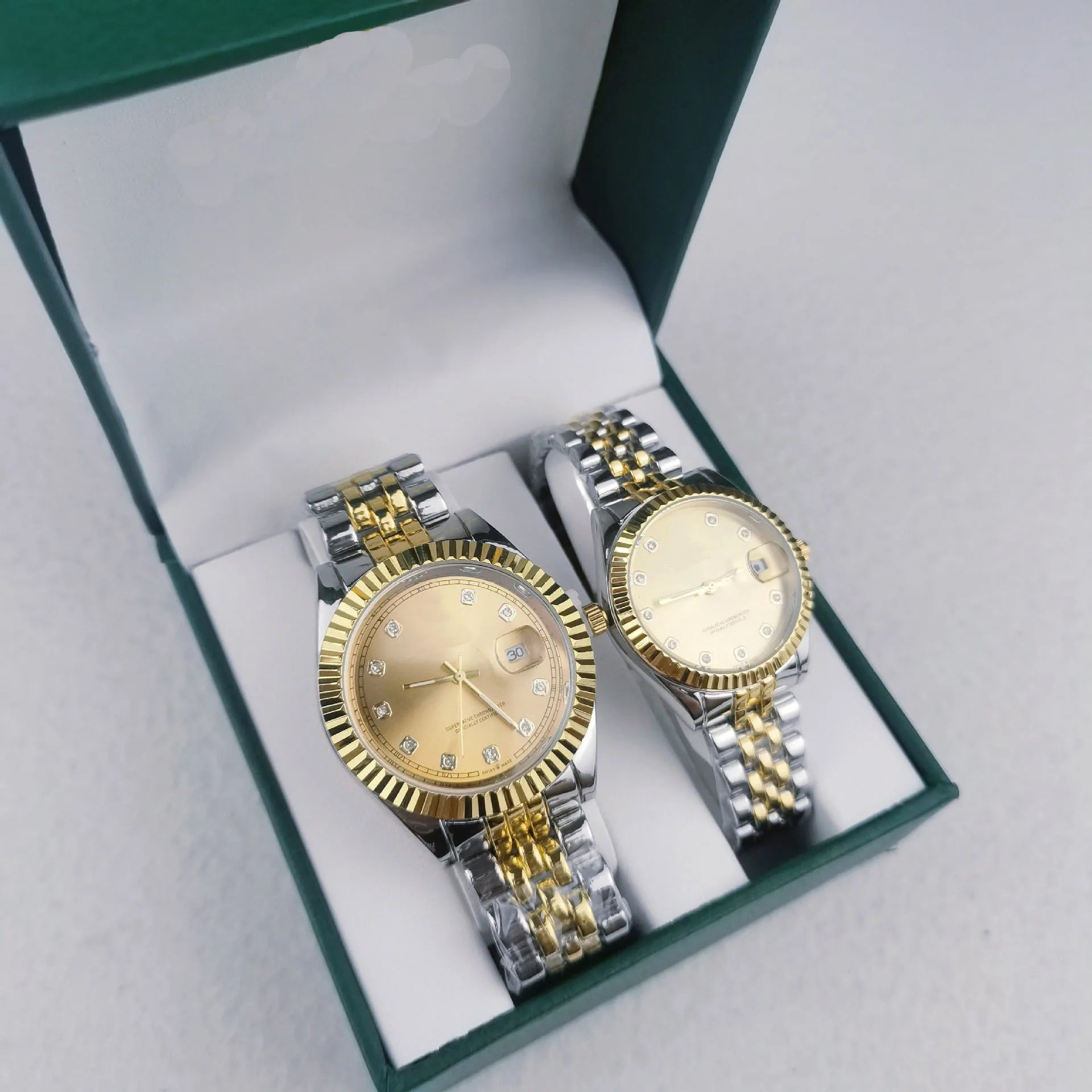 Luxury Couple Watch with Luminous Pointer Dial Display Fully Automatic Solid Steel Ring Stainless Steel Material Hot Selling Box