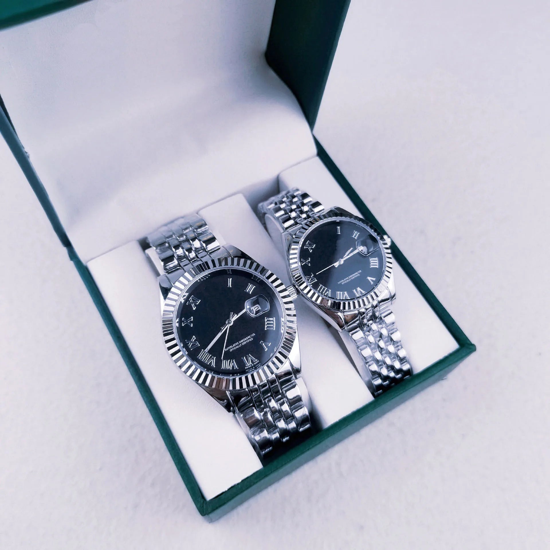 Luxury Couple Watch with Luminous Pointer Dial Display Fully Automatic Solid Steel Ring Stainless Steel Material Hot Selling Box