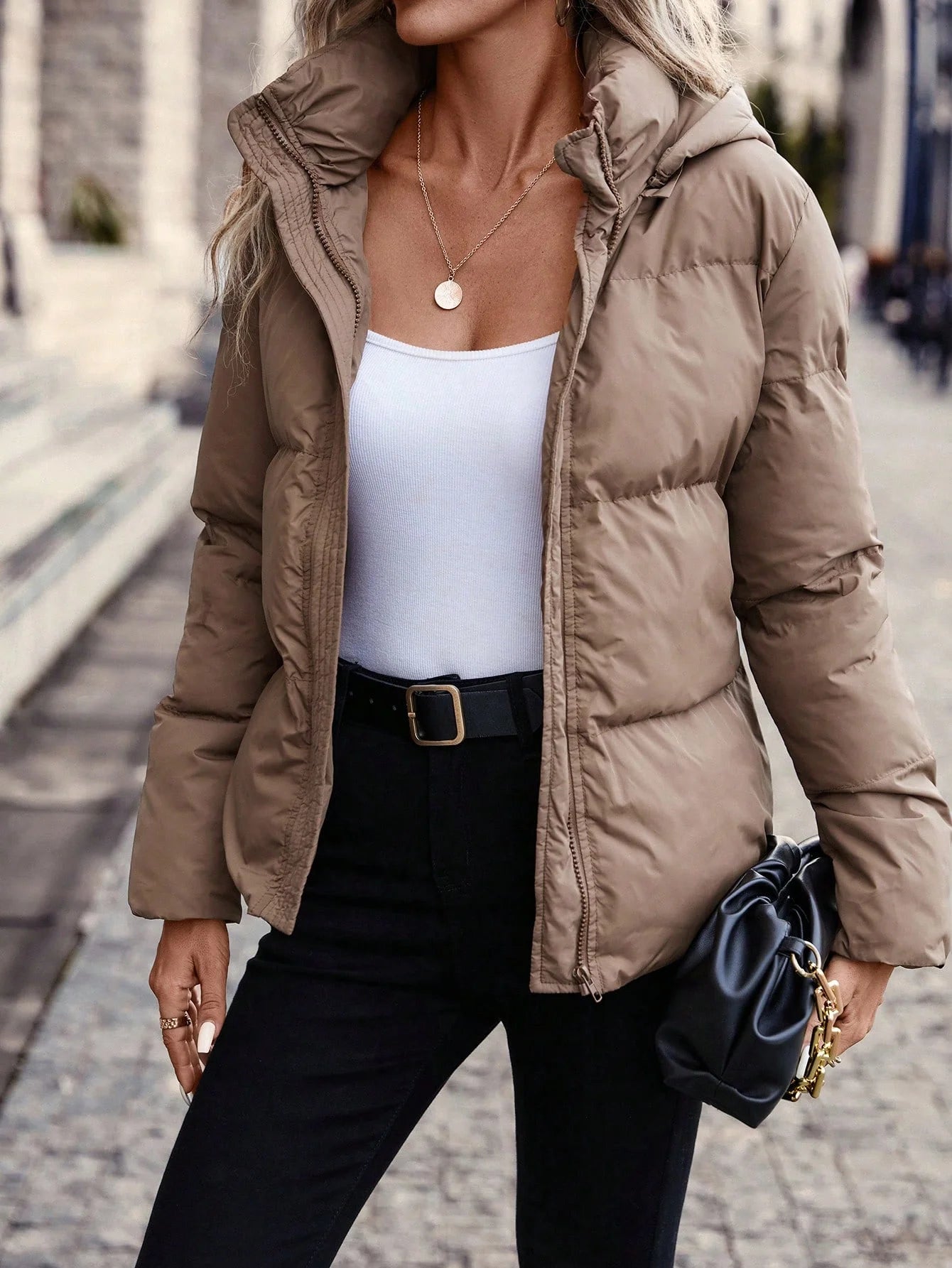 A new short cotton-padded jacket for women in winter, featuring a thick hooded tie that cinches the waist and accentuates the fi