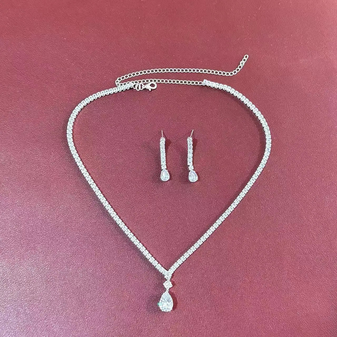 3-piece set of fashionable, simple, exquisite, sparkling jewelry chain for women to wear at gatherings and festivals