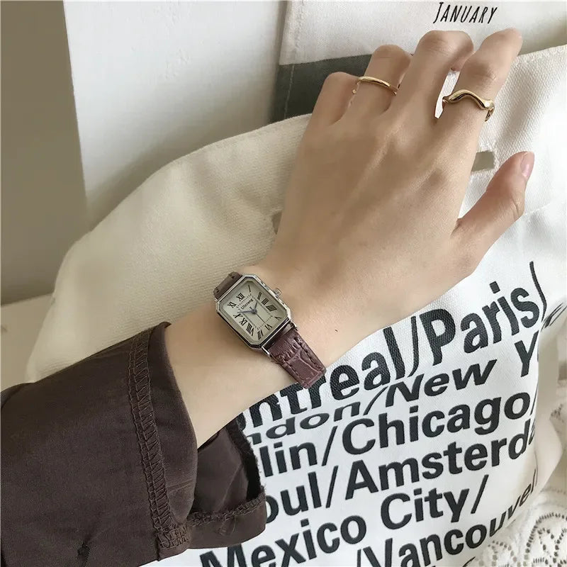 Women Watches Vintage Small Dial Watch Sweet Leather Strap Casual Women's Watches Bracelet Quartz Ladies Watch Women Clock Wrist