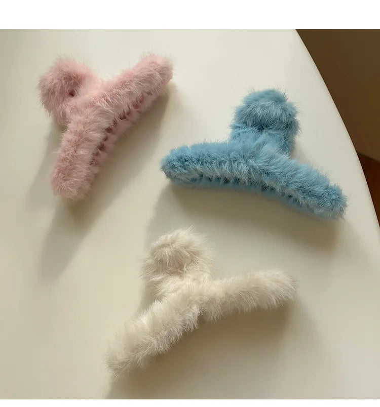 Winter Faux Fur Hair Claws for Women Elegant Acrylic Crab Barrette Hairpin Girls Hair Accessories Furry Headwear Hair Claw Clip