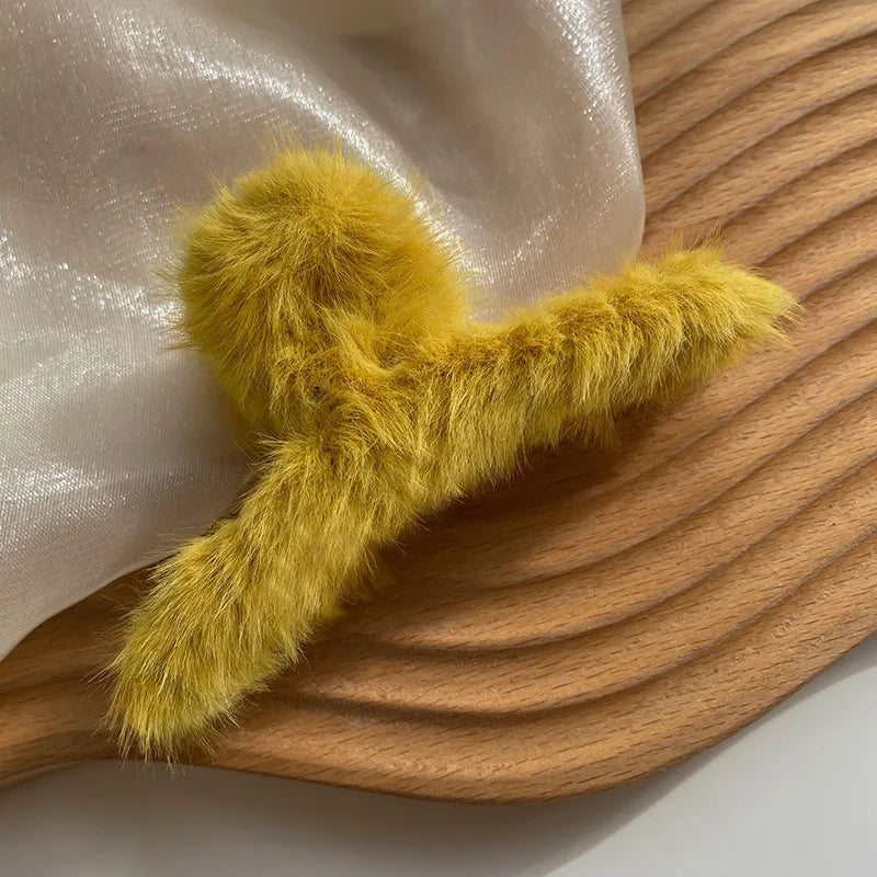 Winter Faux Fur Hair Claws for Women Elegant Acrylic Crab Barrette Hairpin Girls Hair Accessories Furry Headwear Hair Claw Clip