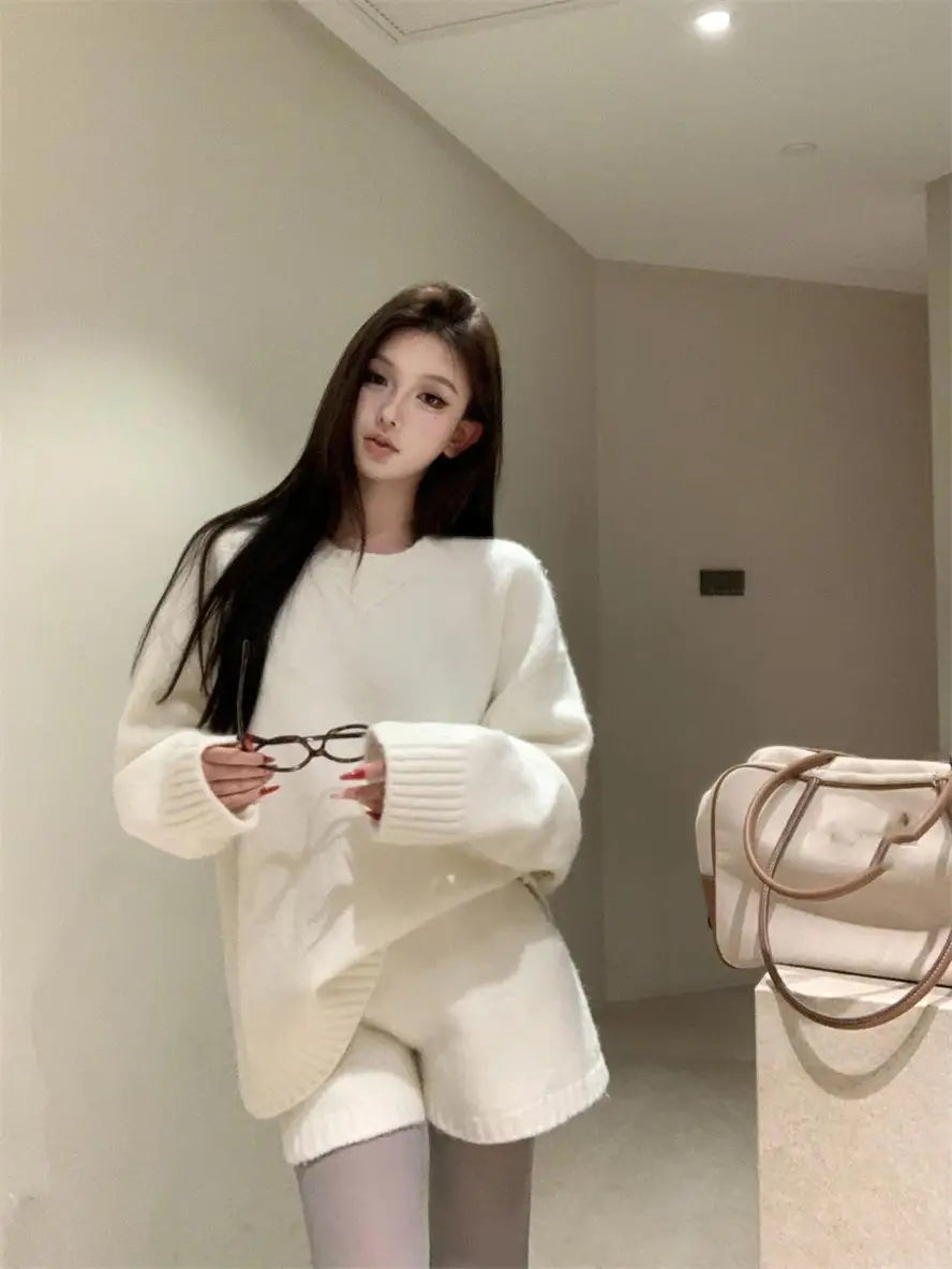 Korean Women's Suit in Autumn and Winter Loose Round Neck Long Sleeve Sweater Jacket Shorts Two-piece Suit