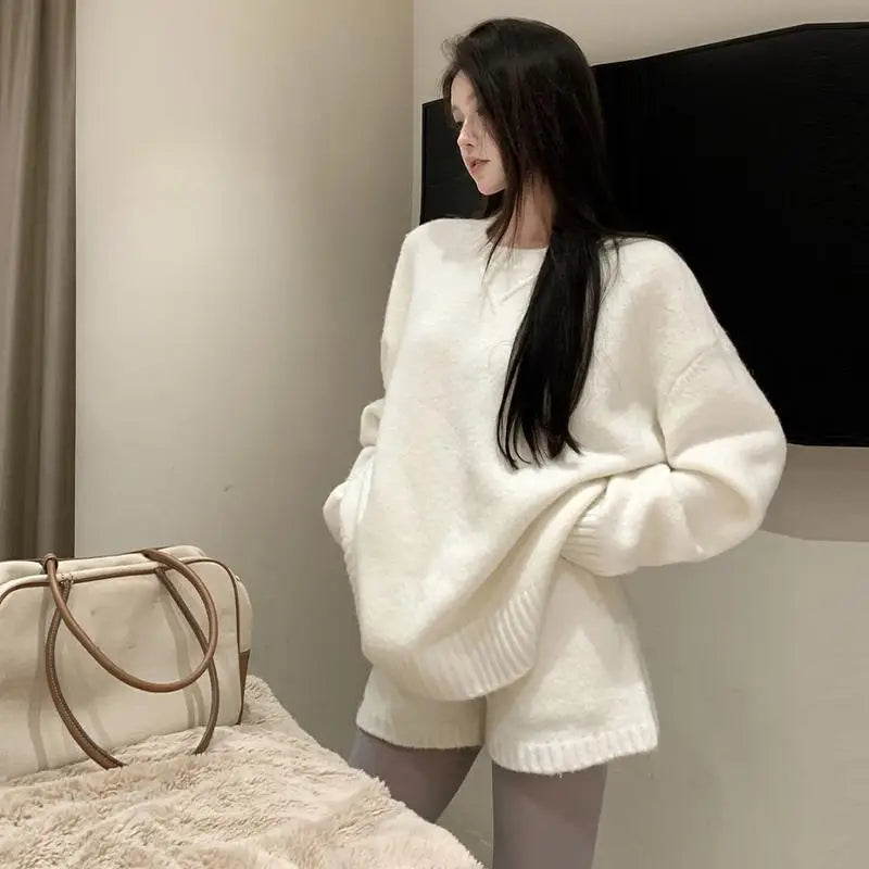 Korean Women's Suit in Autumn and Winter Loose Round Neck Long Sleeve Sweater Jacket Shorts Two-piece Suit