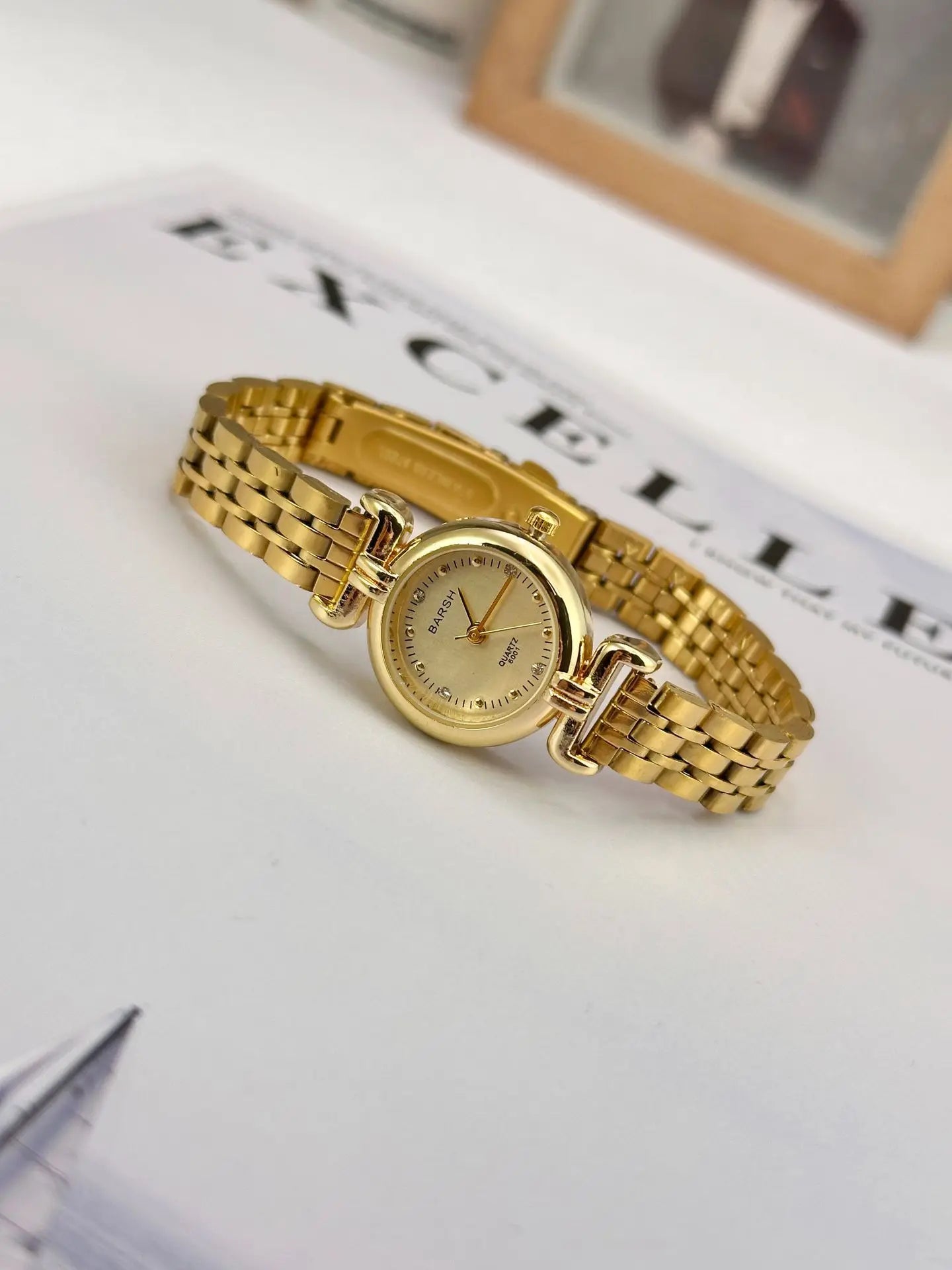 Women's Watches Fashionable and High-end Gold Steel Strip Small Dial Quartz Watch Simple Elegant Style Ladies' Watches