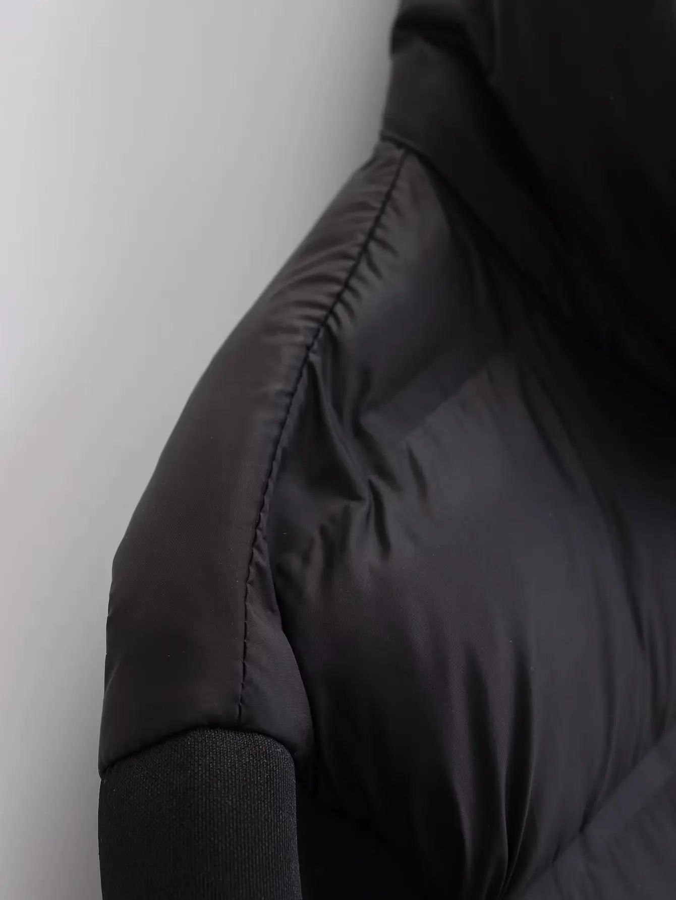 Winter Jackets For Women 2025 Black Spliced Long Sleeve Winter Women's Cold Coat Luxury Parkas Female New In Outerwear