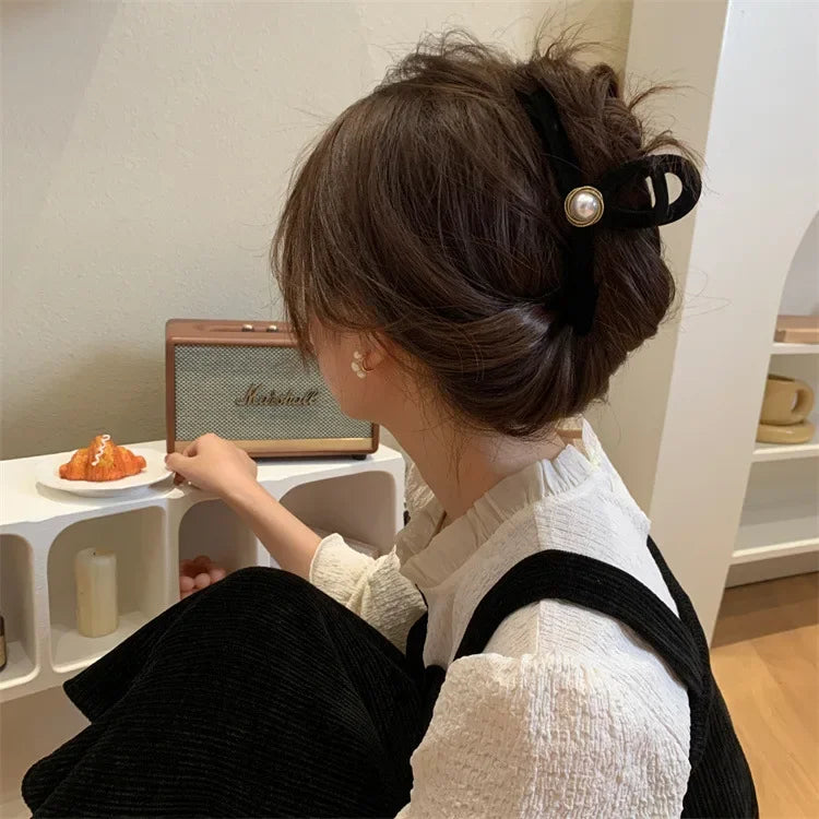 Women Hair Accessories Korean Fashion Large Black Pearl Camellia Heart Hair Claw Elegant Updo Headwear for Girls Shark Hair Pins