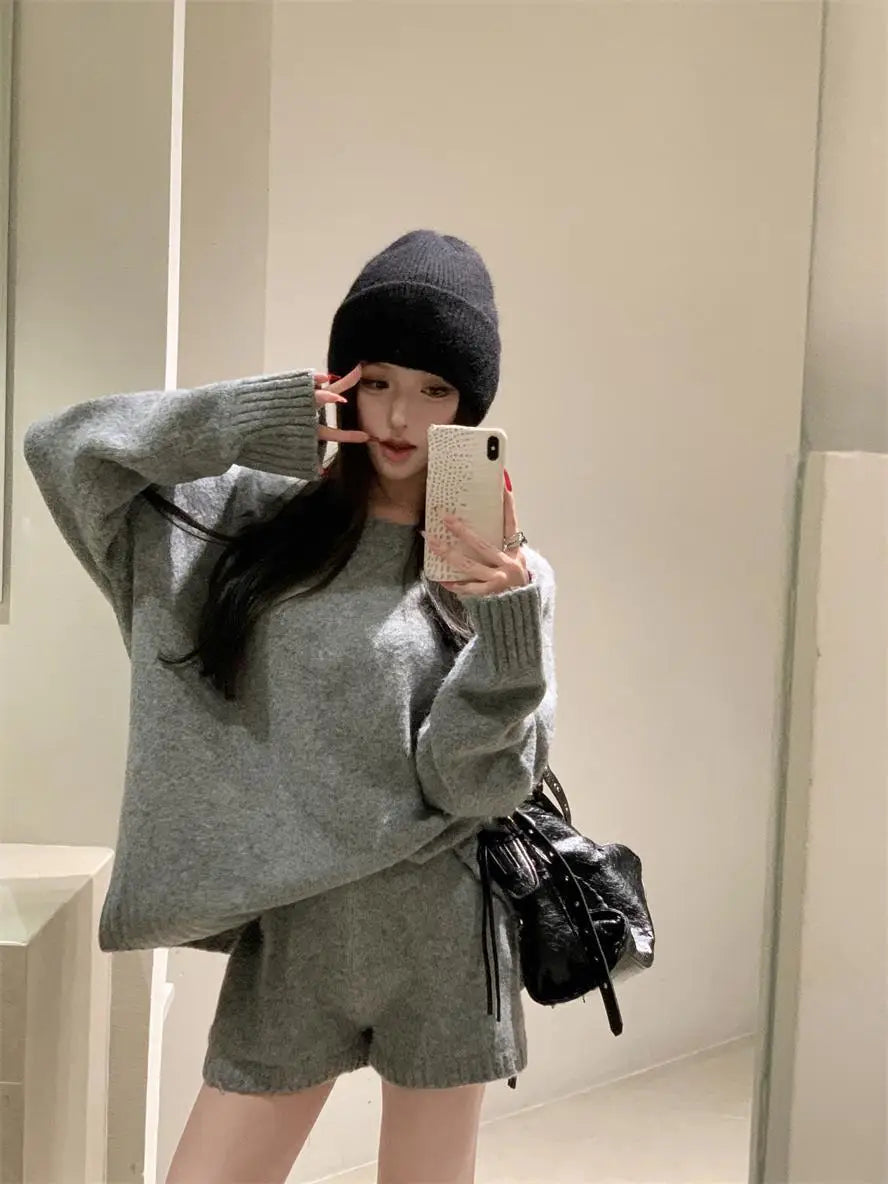 Korean Women's Suit in Autumn and Winter Loose Round Neck Long Sleeve Sweater Jacket Shorts Two-piece Suit