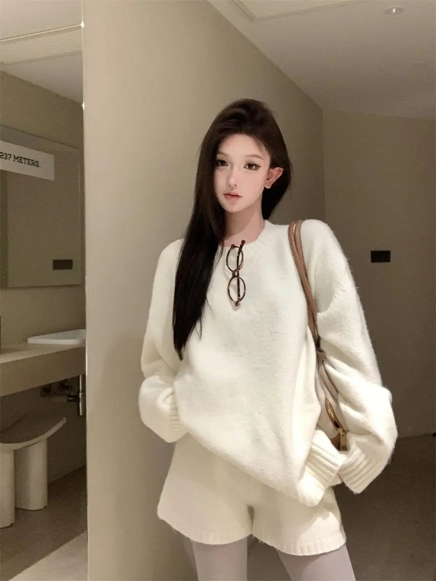 Korean Women's Suit in Autumn and Winter Loose Round Neck Long Sleeve Sweater Jacket Shorts Two-piece Suit