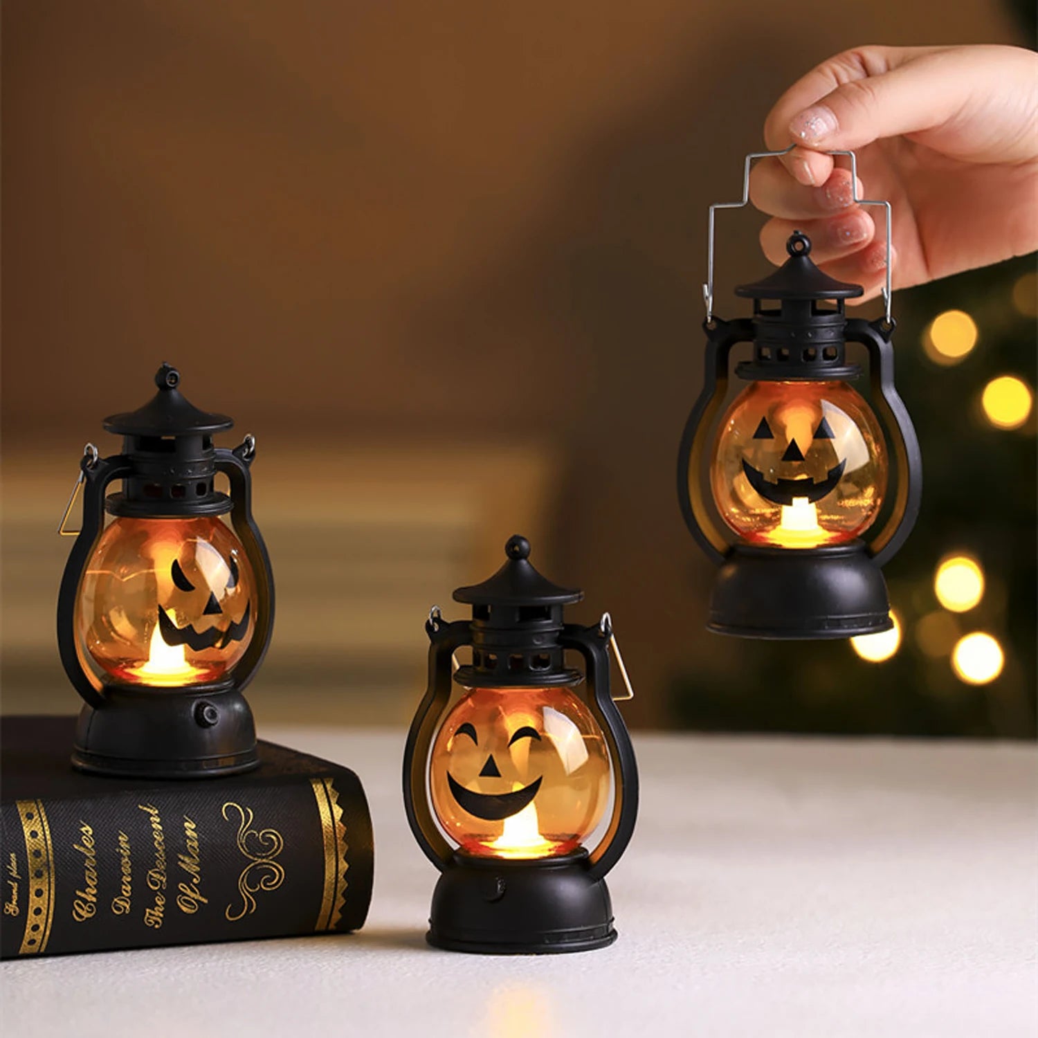 Halloween Oil Lamp，LED Electronic Wax Candle Light，Handheld Lantern，Party Atmosphere Props，Luminous Ornaments