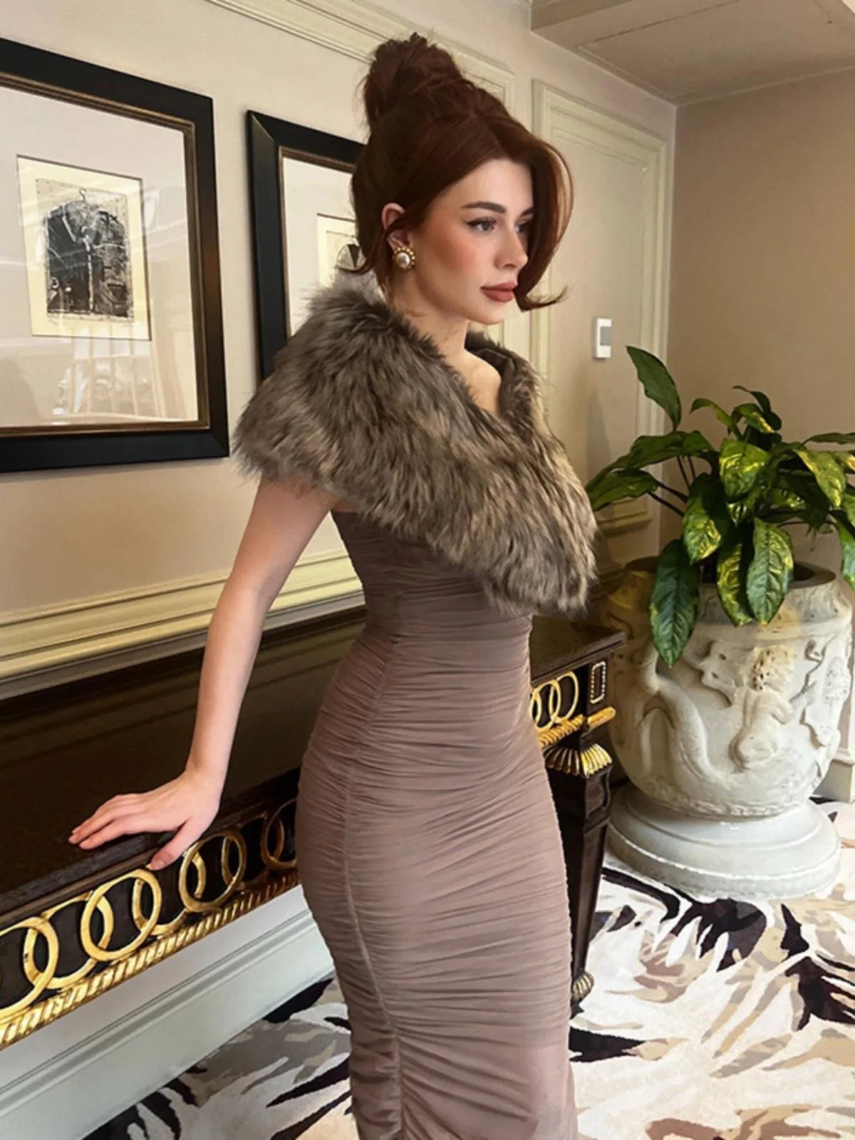 2025 new style bride winter fur shawl European and American foreign trade high-end fur small vest Christmas dress