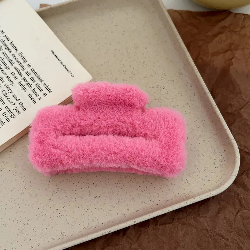 Winter Plush Hair Claw Elegant Acrylic Hairpins Faux Fur Hair Clip Barrette Crab Headwear for Women Girls Hair Accessories