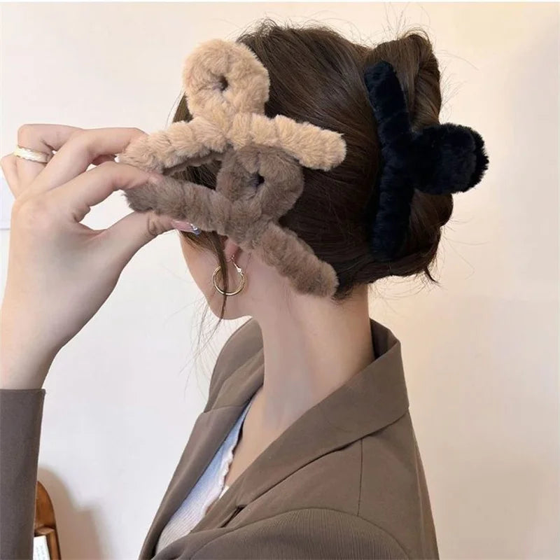 Winter Faux Fur Hair Claw for Women Elegant Acrylic Crab Barrette Hairpin Girl-Hair Accessories Furry Headwear Hair Claw Clip