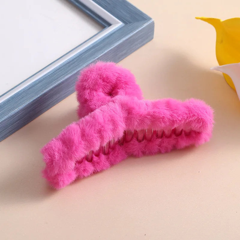 Winter Plush Hair Claw Elegant Acrylic Hairpins Faux Fur Hair Clip Barrette Crab Headwear for Women Girls Hair Accessories