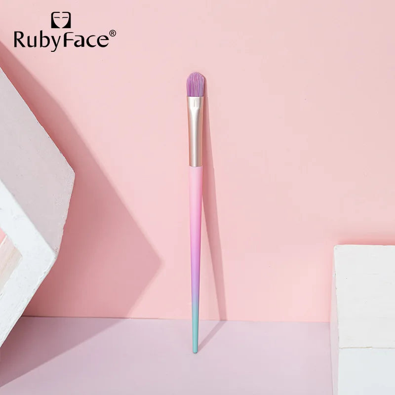 Beauty Colorful Tricolor Makeup Brush for Cosmetics Foundation Blush Powder Eyeshadow Makeup Brush Tool Soft Makeup Brushes