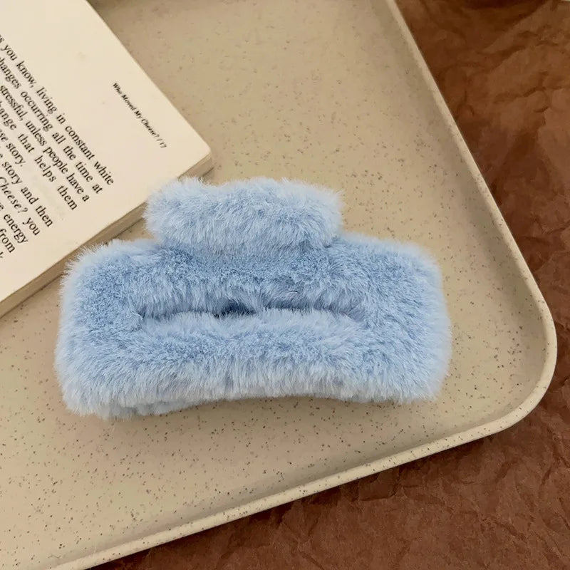 Winter Plush Hair Claw Elegant Acrylic Hairpins Faux Fur Hair Clip Barrette Crab Headwear for Women Girls Hair Accessories