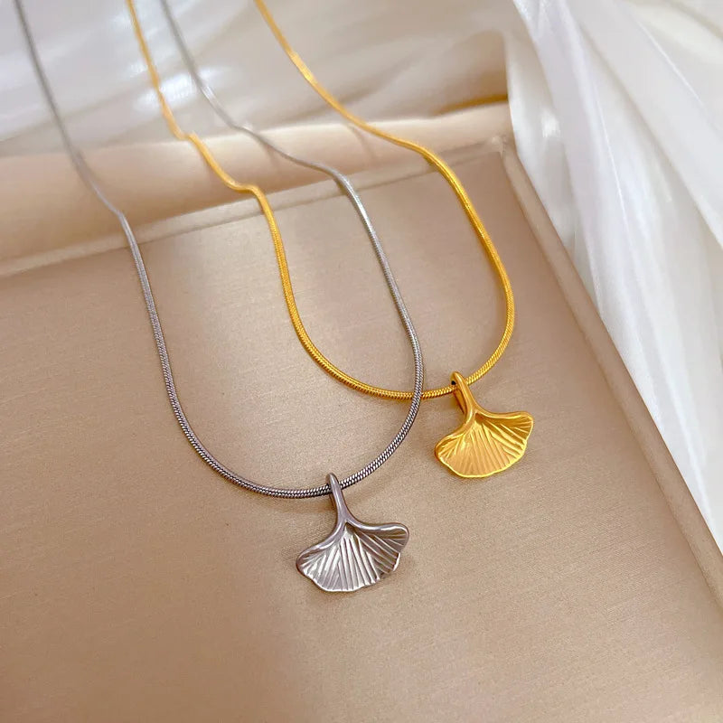 Women Jewelry Accessories Gingko Leaf Charm Pendant Necklace Ginkgo Biloba Leaf Pendant Choker Necklace Collars Sweater Chain