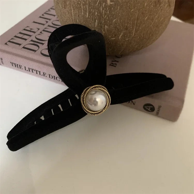 Women Hair Accessories Korean Fashion Large Black Pearl Camellia Heart Hair Claw Elegant Updo Headwear for Girls Shark Hair Pins