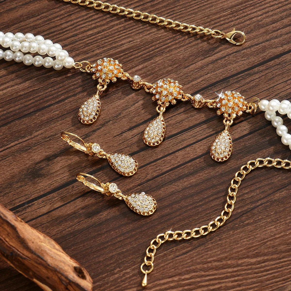 Stylish And Elegant Beaded Design With Exquisite Craftsmanship Pendant Necklace With Head Chain Wedding Set Jewelry