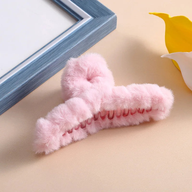 Winter Plush Hair Claw Elegant Acrylic Hairpins Faux Fur Hair Clip Barrette Crab Headwear for Women Girls Hair Accessories