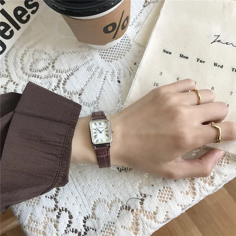Women Watches Vintage Small Dial Watch Sweet Leather Strap Casual Women's Watches Bracelet Quartz Ladies Watch Women Clock Wrist