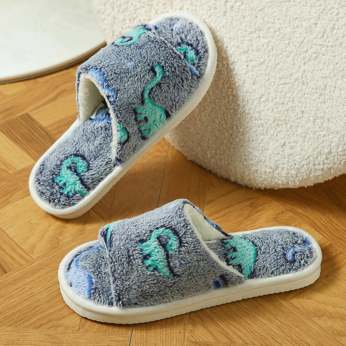 Winter Home Slippers for Couples Warm Plush Neutral Cartoon Cow Indoor Anti Slip Comfortable Cotton Slippers for Men and Women