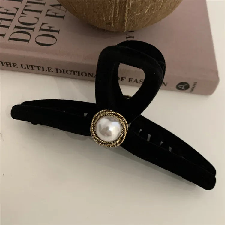 Women Hair Accessories Korean Fashion Large Black Pearl Camellia Heart Hair Claw Elegant Updo Headwear for Girls Shark Hair Pins