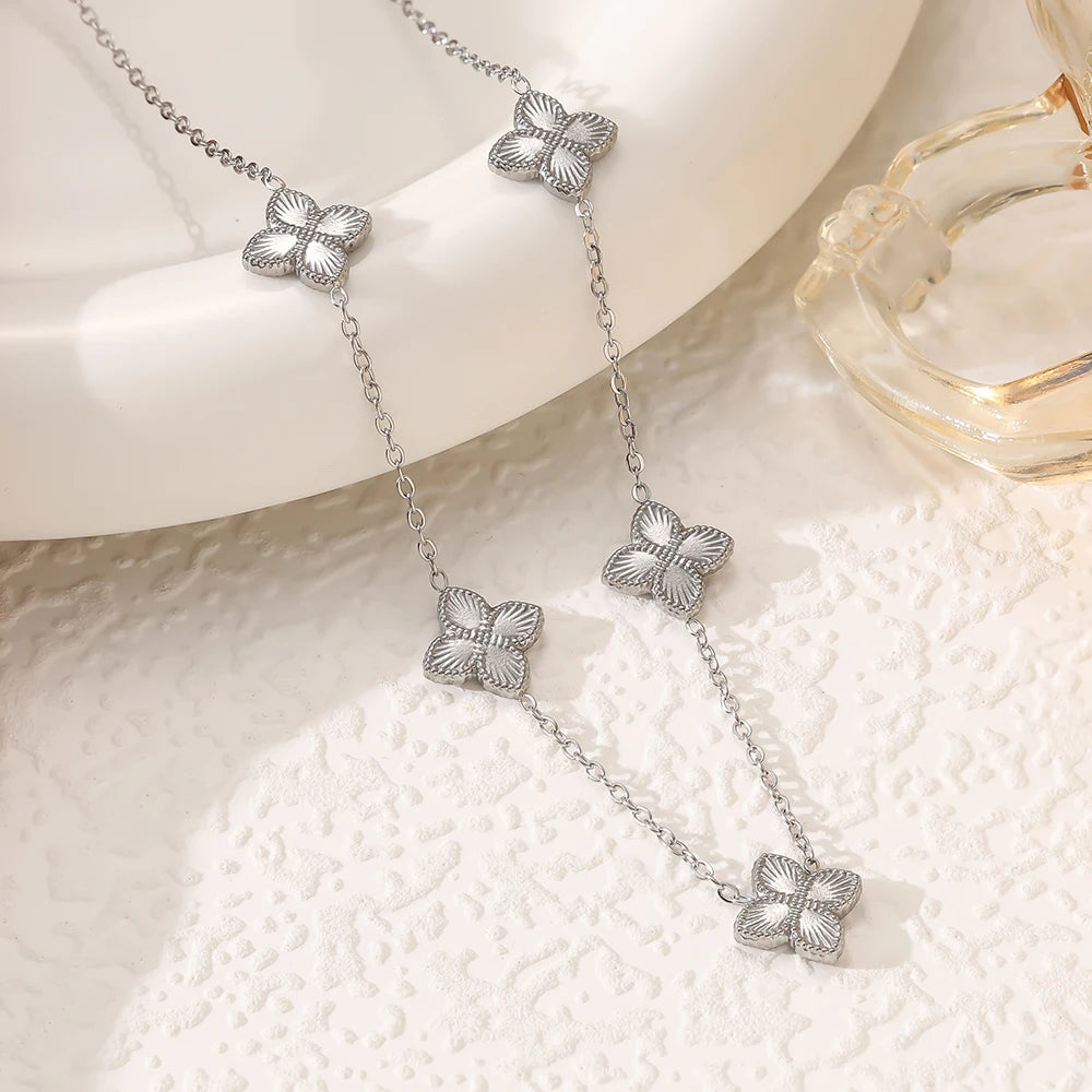 Stainless steel necklace, bracelet, earrings, exquisite clover jewelry, women's fashionable and versatile jewelry set
