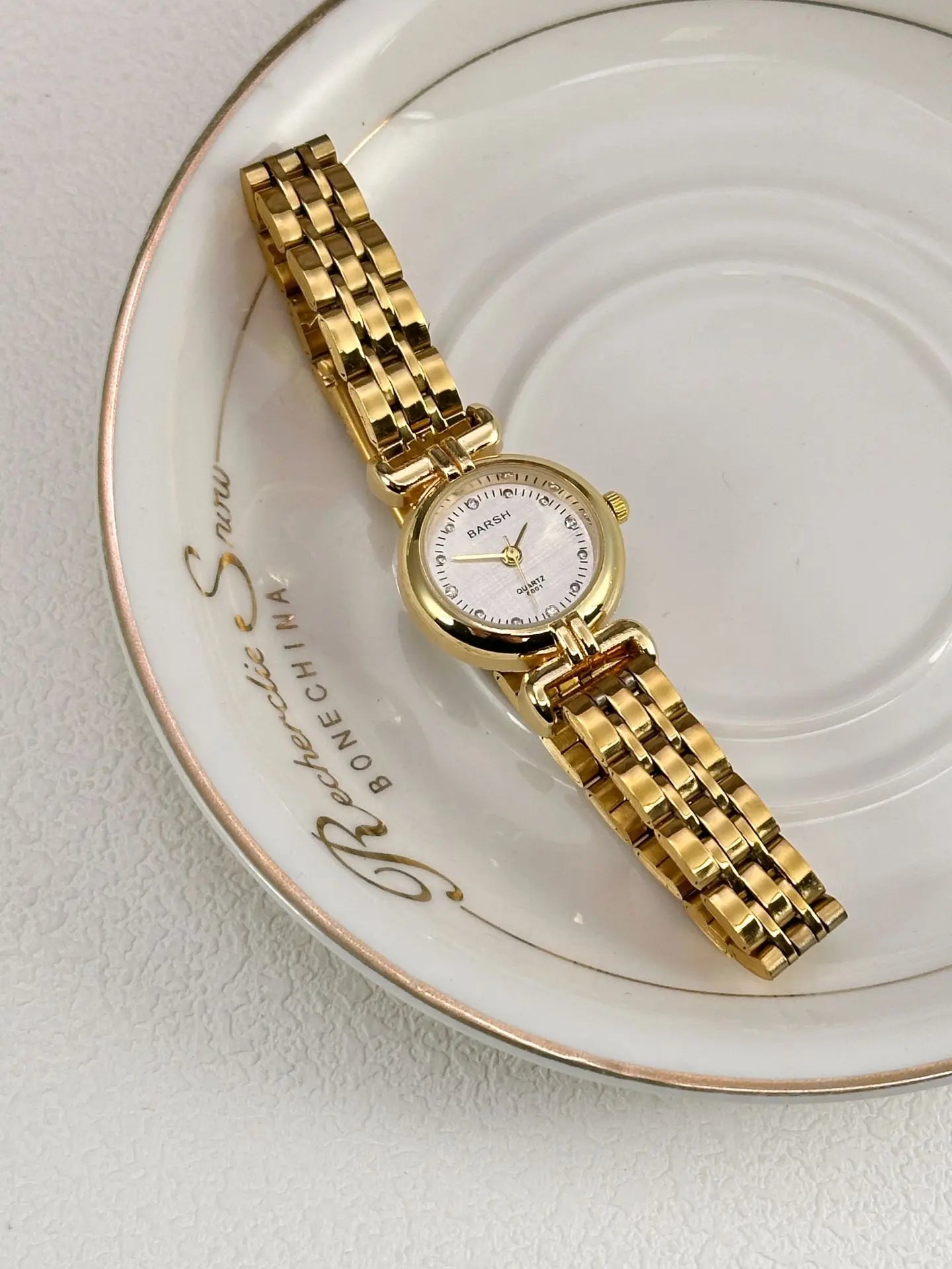 Women's Watches Fashionable and High-end Gold Steel Strip Small Dial Quartz Watch Simple Elegant Style Ladies' Watches