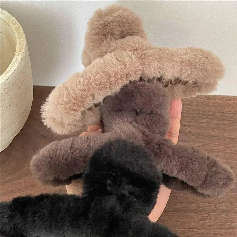 Winter Faux Fur Hair Claw For Women Girls Acrylic Crab Barrette Hairpin Furry Headwear Hair Claw Clip Fashion Hair Accessories