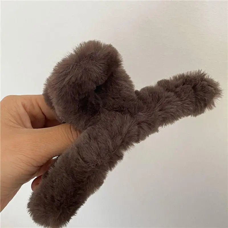 Winter Faux Fur Hair Claw For Women Girls Acrylic Crab Barrette Hairpin Furry Headwear Hair Claw Clip Fashion Hair Accessories