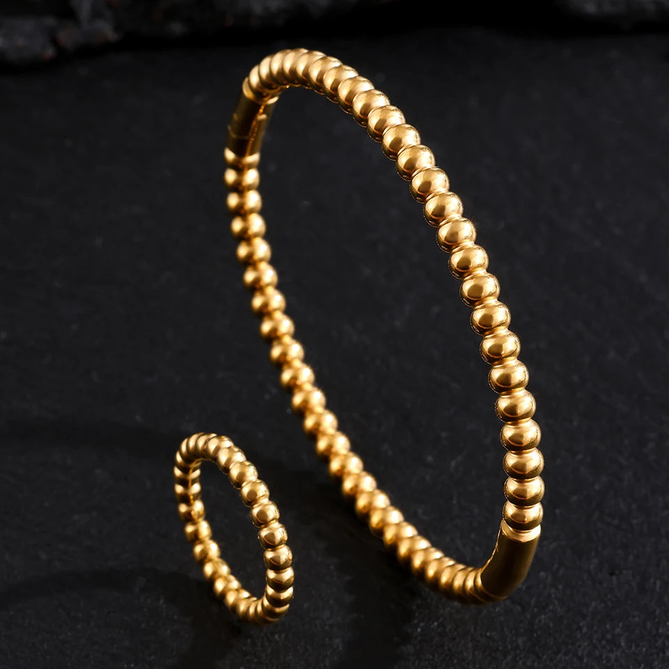 Luxurious and fashionable design bracelet and ring set, fashionable jewelry suitable for women’s parties and banquets