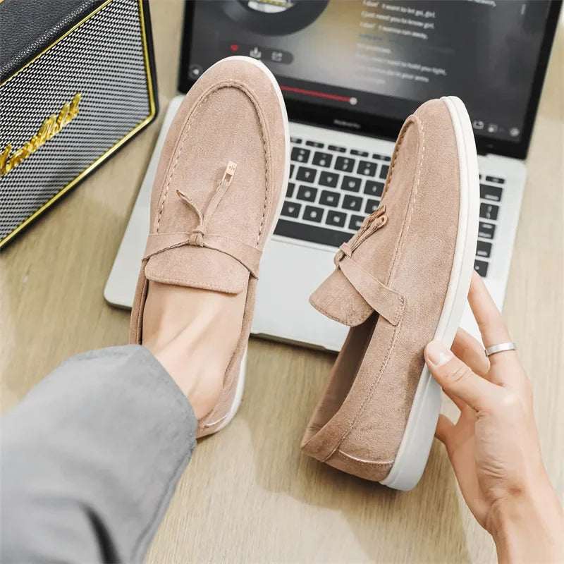 New Men's Shoes Suede Loafers Fashionable British Men's Casual Shoes Moccasins Outdoor Driving Shoes Handmade Slip Flat Shoes