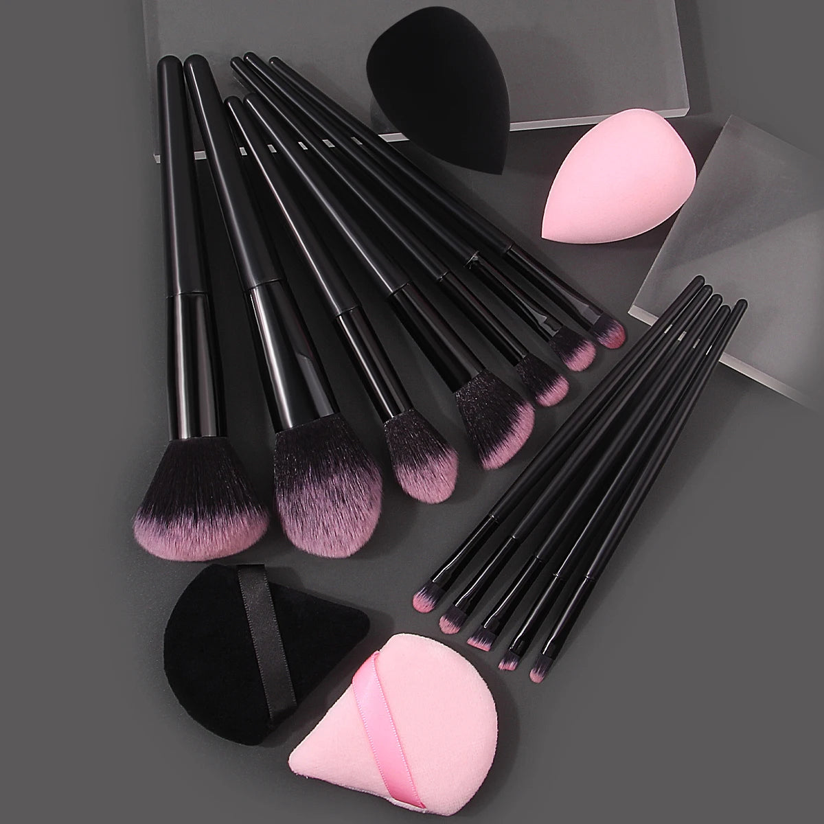 12 high-quality soft makeup brushes set +4 beauty eggs, triangular powder puff, super practical and portable beauty tools