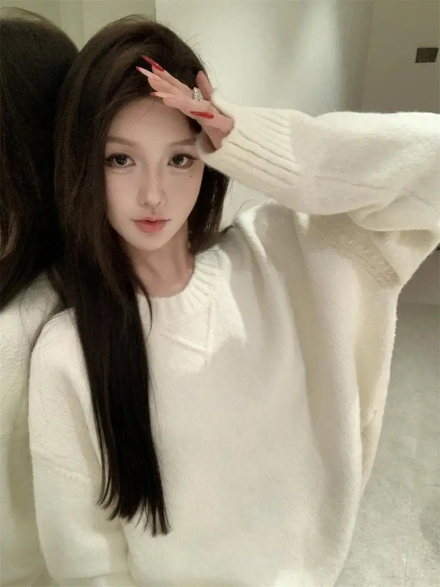 Korean Women's Suit in Autumn and Winter Loose Round Neck Long Sleeve Sweater Jacket Shorts Two-piece Suit