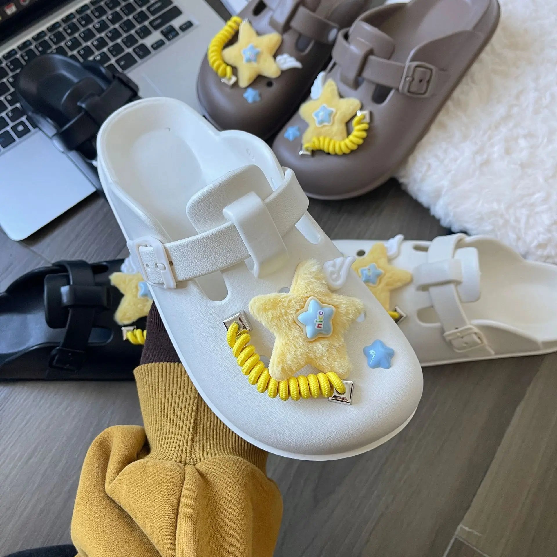 Top selling hole shoes with a high-end feel, non slip slippers for external wear, breathable half toe cap sandals