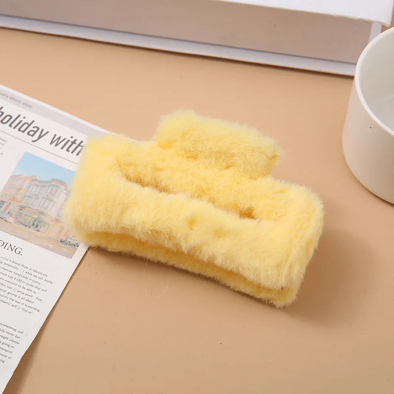 Winter Plush Square Hair Claw for Women Korean Elegant Acrylic Hairpins Faux Fur Hair Clip Pink Barrette Crab Hair Accessories