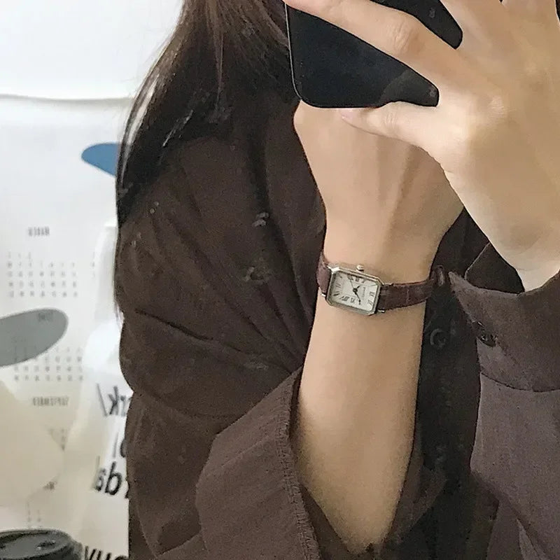 Women Watches Vintage Small Dial Watch Sweet Leather Strap Casual Women's Watches Bracelet Quartz Ladies Watch Women Clock Wrist