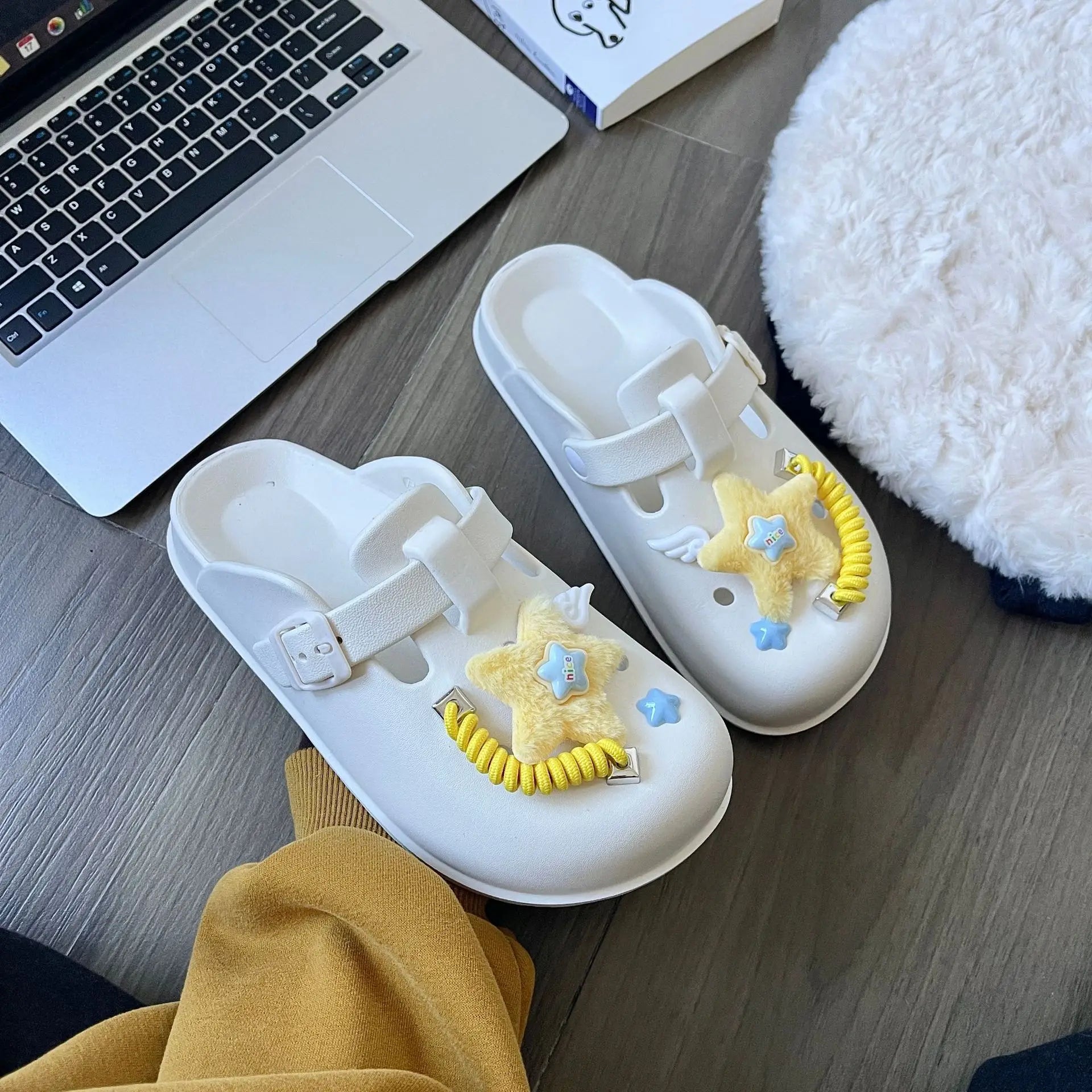 Top selling hole shoes with a high-end feel, non slip slippers for external wear, breathable half toe cap sandals