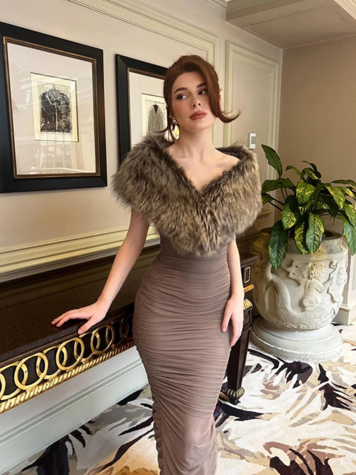 2025 new style bride winter fur shawl European and American foreign trade high-end fur small vest Christmas dress