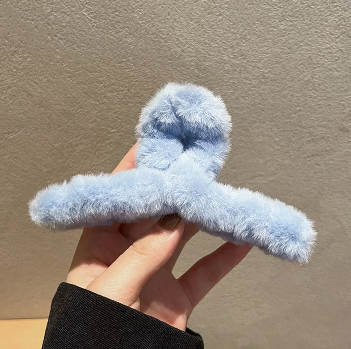 Autumn and Winter Plush Claw for Women Elegant Acrylic Crab Barrette Hairpin Girl-Hair Accessories Furry Headwear Hair Claw Clip