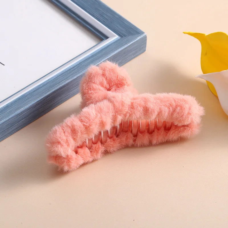 Winter Plush Hair Claw Elegant Acrylic Hairpins Faux Fur Hair Clip Barrette Crab Headwear for Women Girls Hair Accessories