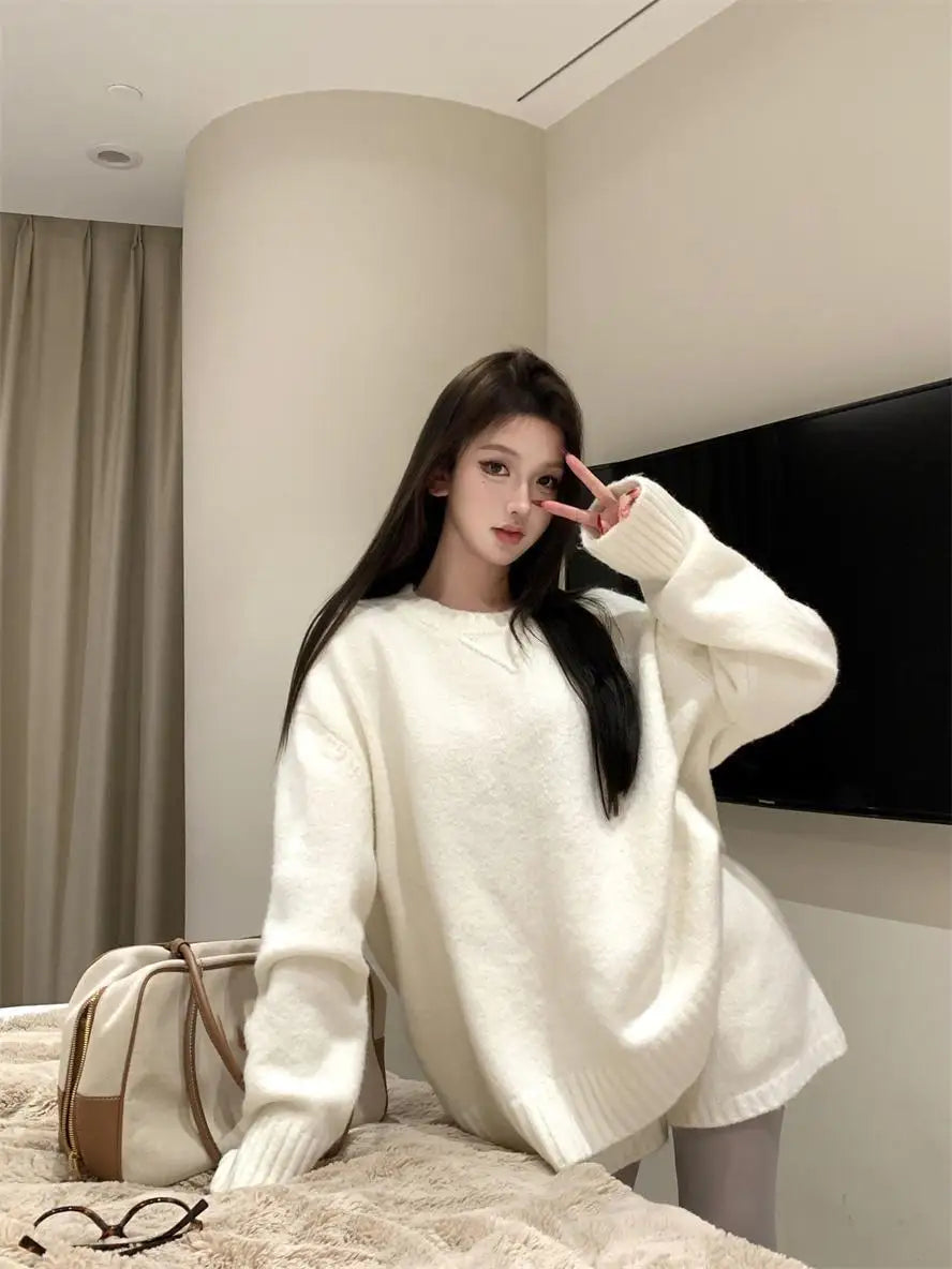 Korean Women's Suit in Autumn and Winter Loose Round Neck Long Sleeve Sweater Jacket Shorts Two-piece Suit