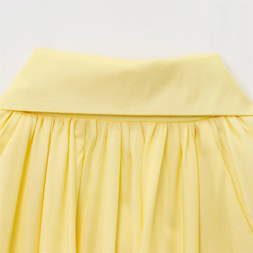 women's jacket is fashionable and simple with a lapel and zipper style puffy sleeves that exude a summer vibe